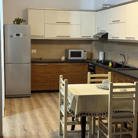 Kerols Elegant With Balcony Appartement