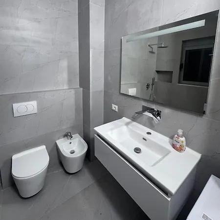 Kerols Elegant With Balcony Appartement Tirana